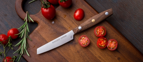 MIU Paring knife 3,5" with a walnut handle 